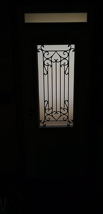 Portes entrée Alu avec grille fer forgé vue 2